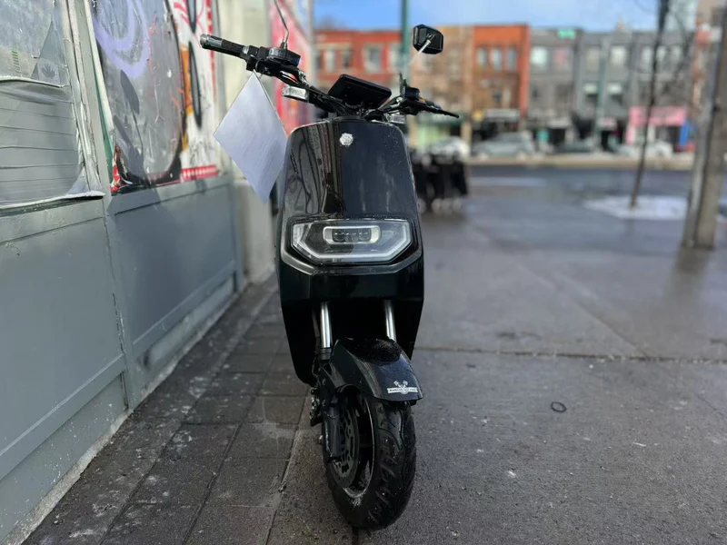 EMMO Vovo Electric Scooter (Showroom Demo) - Canada