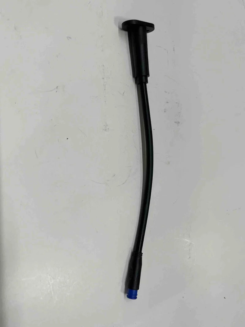 OKAI ES400 Charging Port