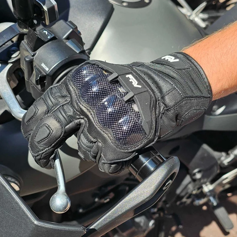Gants FRV Cuir Carbone Racing : Pour une Conduite en Toute Saison