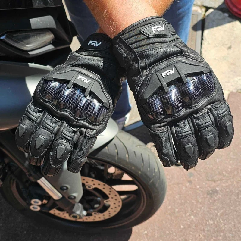 Gants FRV Cuir Carbone Racing : Pour une Conduite en Toute Saison