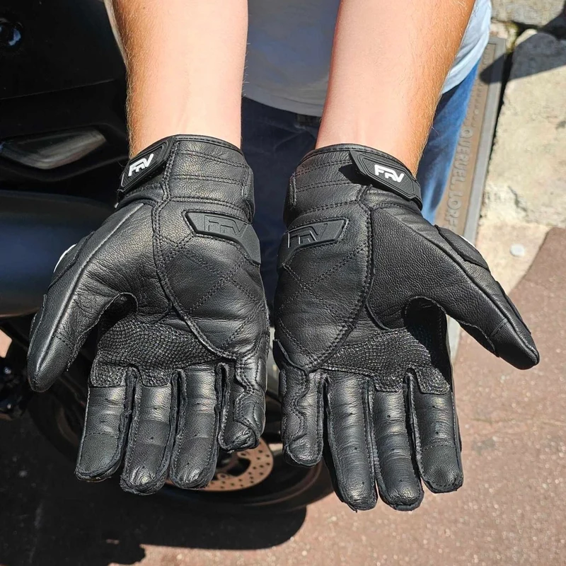 Gants FRV Cuir Carbone Racing : Pour une Conduite en Toute Saison