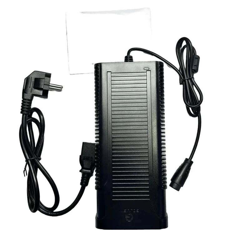 Chargeur Standard Universel de Trottinette Électrique pour Batterie 72V