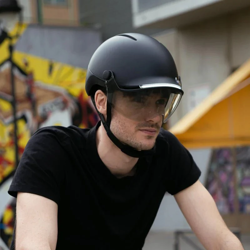 Casque OVERADE LIFE Premium Slate Black Avec Visière et Feu Stop