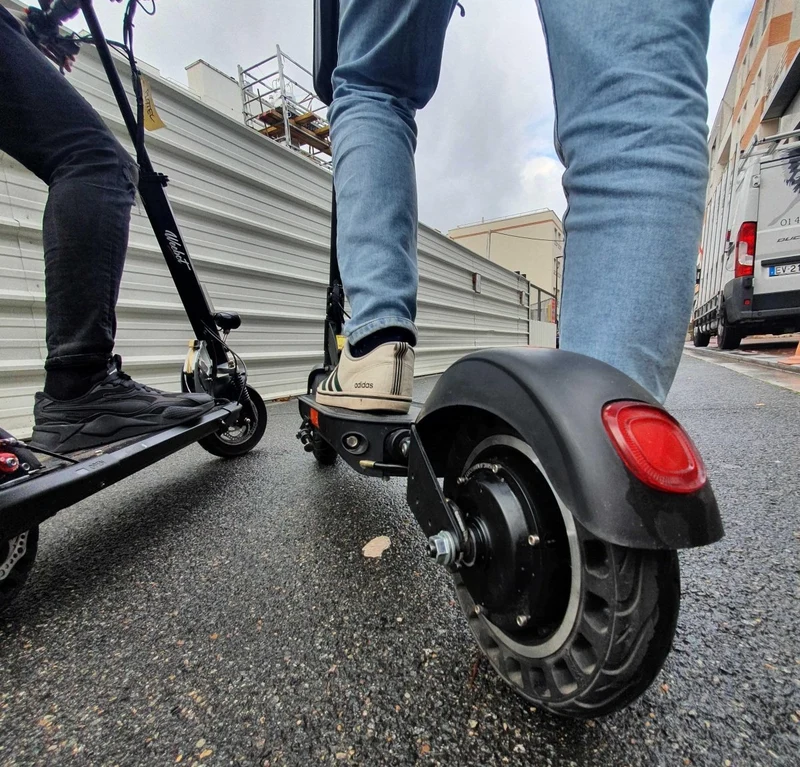 Pneu Plein Route 10 Pouces (10x2,125) Increvable pour Trottinette Électrique (Weebot, Kaabo, Inoe, UrbanGlide, Eroz)