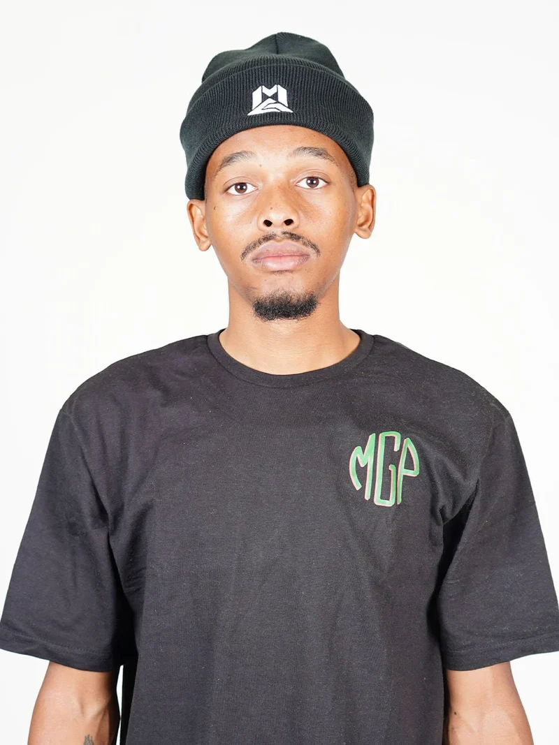 MG CUFF KNIT BEANIE - BLACK