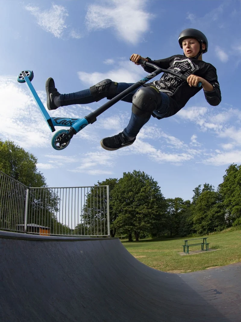 MGP Freestyle Scooter MGX Shredder S1 Schwarz-rot